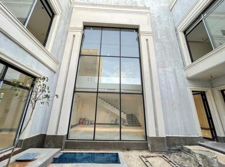 تركيب زجاج سيكوريت 12 تركيب زجاج سيكوريت في الرياض: السلامة والأمان والتصميم العصري